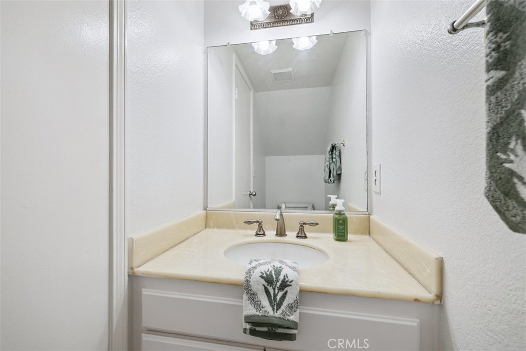 https://media.crmls.org/medias/51b80bcb-0783-436e-b08c-46753e630115.jpg?preset=X-Large