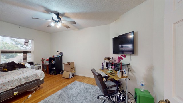 1155 E 58th Drive, Los Angeles CA: https://media.crmls.org/medias/51b871cc-590f-49fb-9328-5b2ce7a4e4d0.jpg