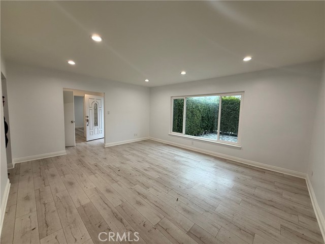 6346 Goodland Place, North Hollywood CA: https://media.crmls.org/medias/51b88d01-4ff8-4ecd-a52e-a476e870f959.jpg