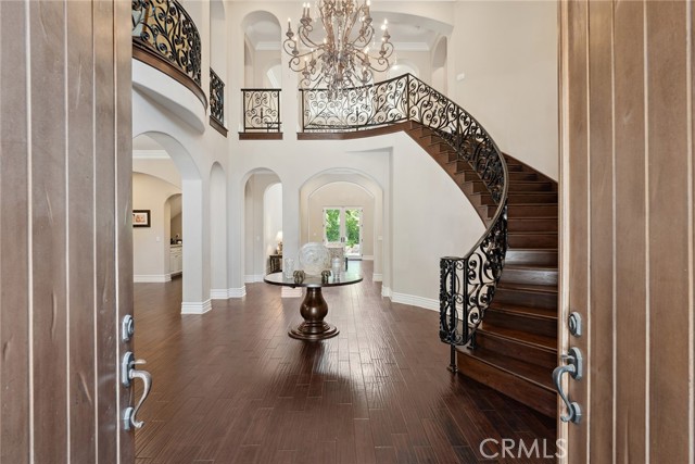 23115 Erwin Street, Woodland Hills CA: https://media.crmls.org/medias/51b8aa39-a1de-4e44-941b-721bb2864623.jpg
