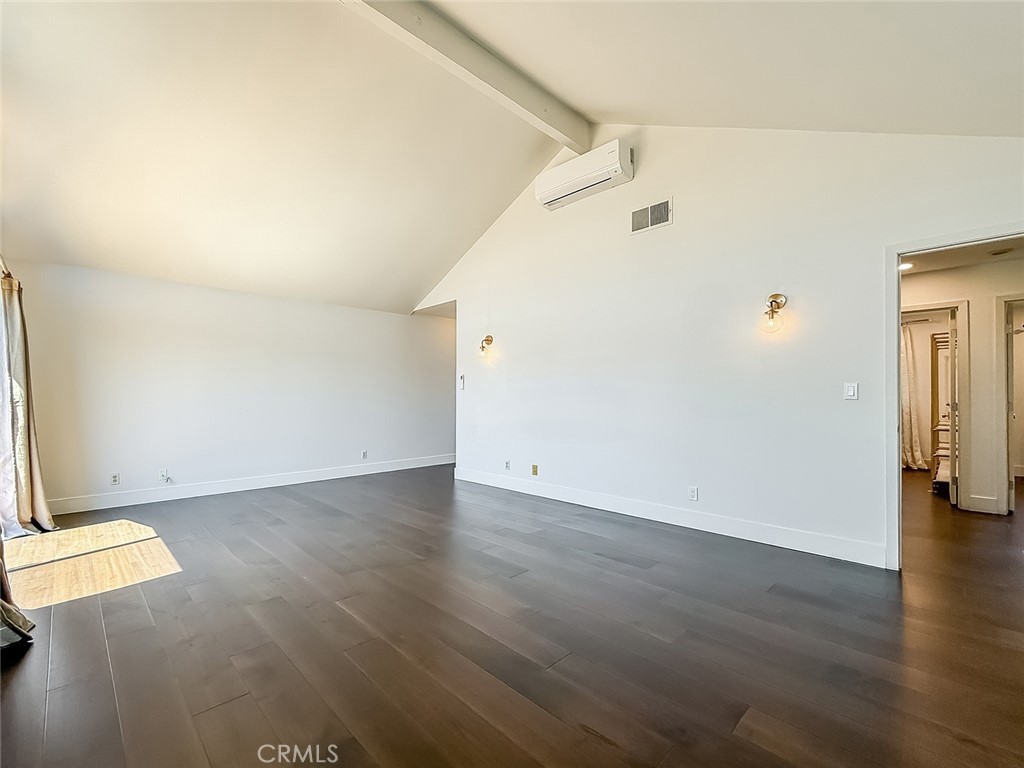 https://media.crmls.org/medias/51b9ad82-9d81-4954-bac2-d68fd7ab37c6.jpg?preset=X-Large