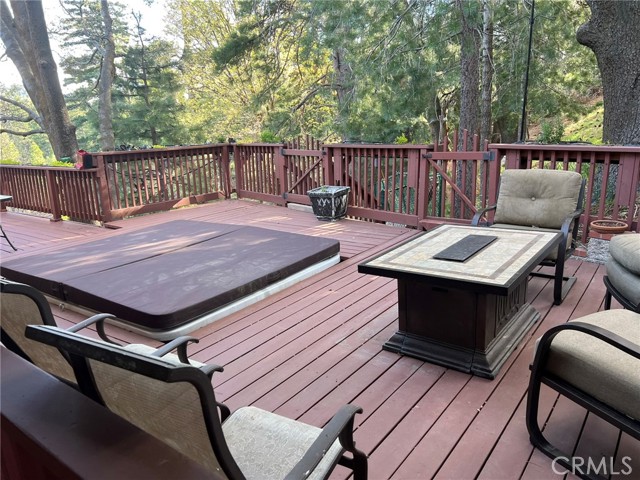 170 Cypress Dr, Lake Arrowhead CA: https://media.crmls.org/medias/51b9bbf1-d570-42d3-9e56-e46a1199f642.jpg