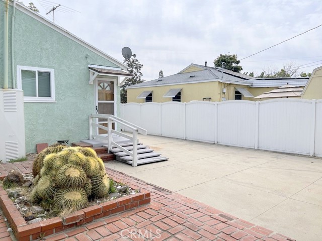 Detail Gallery Image 24 of 31 For 2005 N Evergreen St, Burbank,  CA 91505 - 4 Beds | 2 Baths