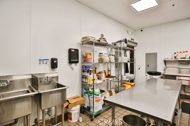 5537 W Sunset Boulevard, Los Angeles CA: https://media.crmls.org/medias/51ba7de4-bf06-4302-b758-2a1a204c9f18.jpg