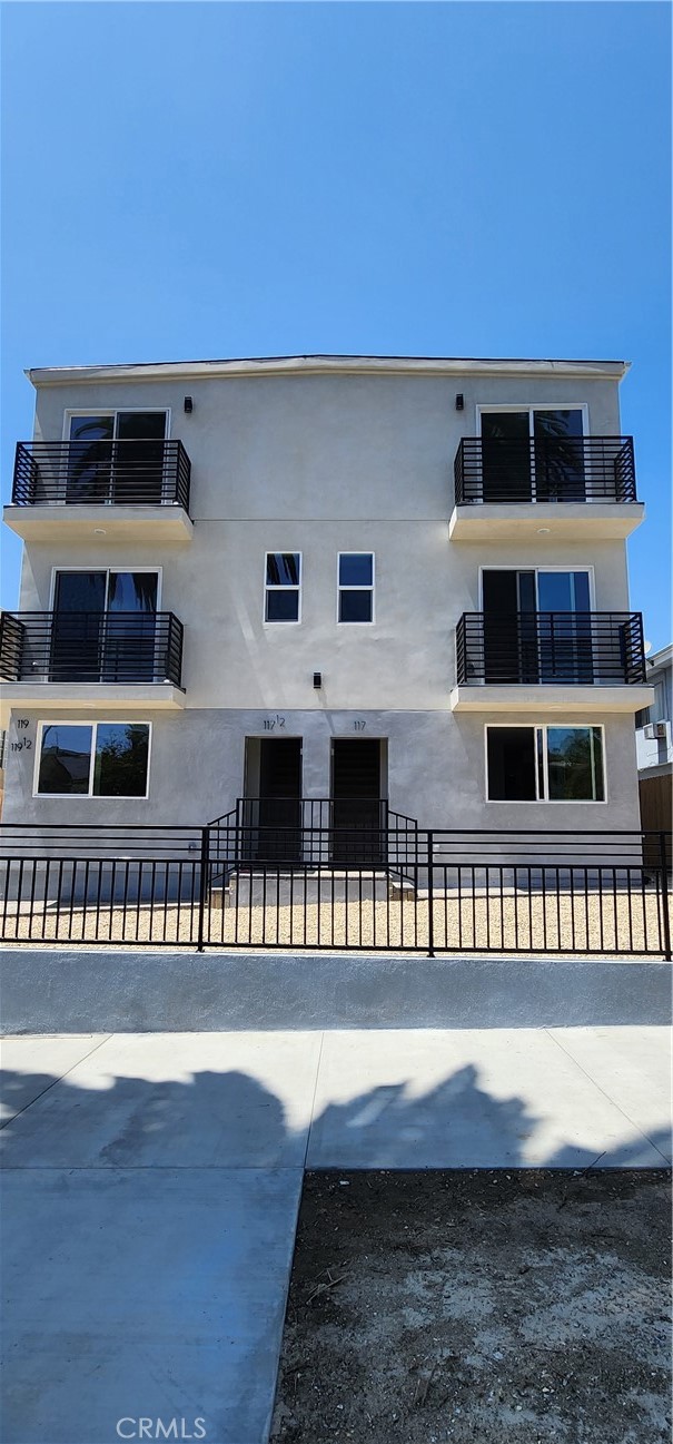 117 S Rampart Blvd, Los Angeles CA: https://media.crmls.org/medias/51ba8405-b5cb-40a3-8ff4-b11b5b68635a.jpg