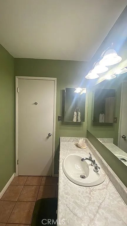 https://media.crmls.org/medias/51bb34d5-94c3-48b9-b8ea-e841df0e5eab.jpg?preset=X-Large