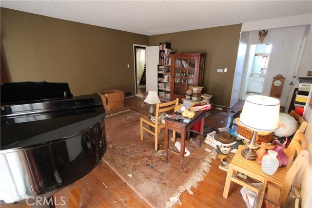 Detail Gallery Image 6 of 16 For 3360 Halderman, Los Angeles,  CA 90066 - 3 Beds | 2 Baths