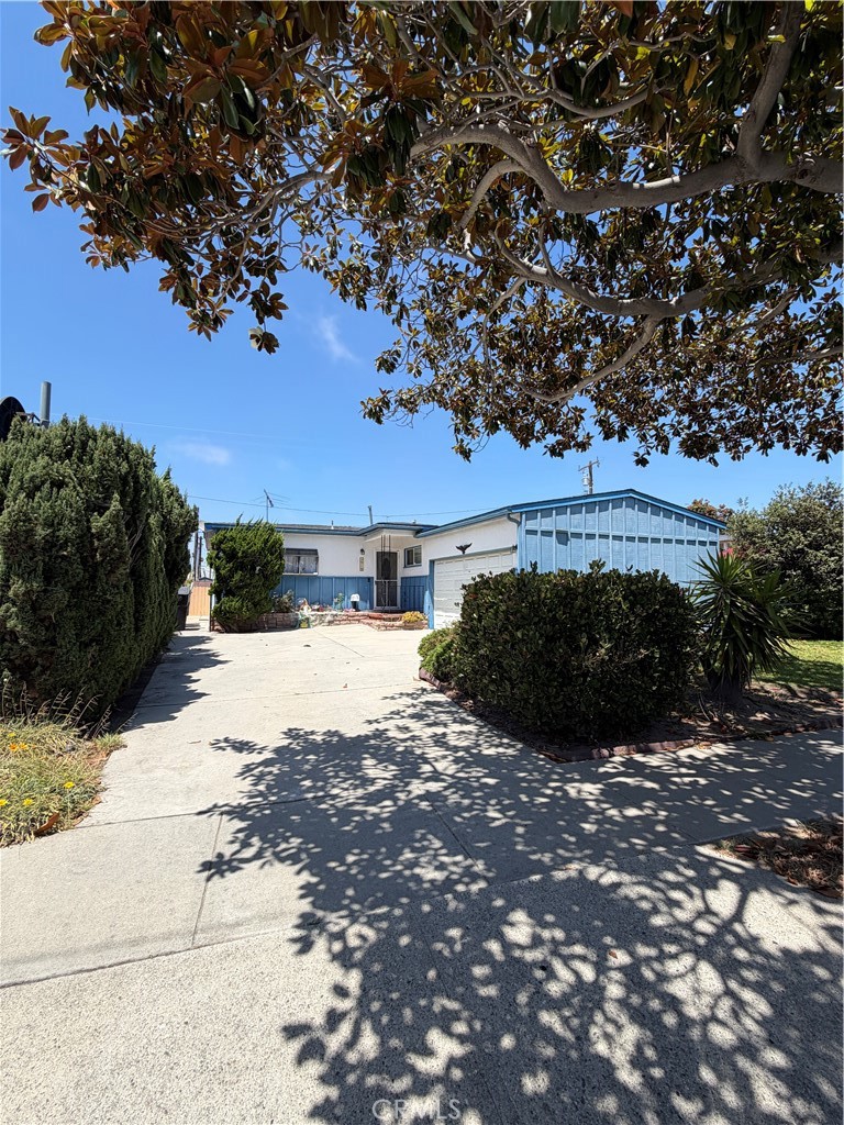 3715 W 225th