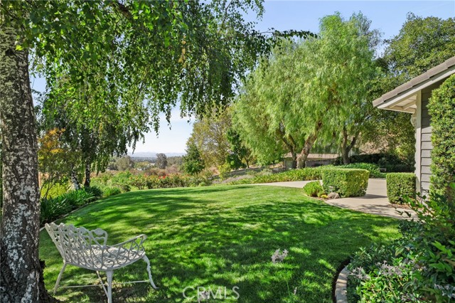 Detail Gallery Image 9 of 63 For 10684 Lakeview Rd, Yucaipa,  CA 92399 - 4 Beds | 3 Baths