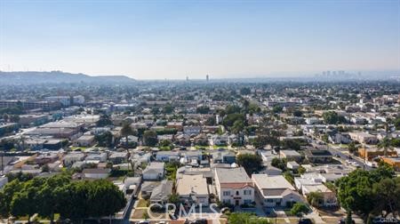 3025 Edgehill Drive, Los Angeles CA: https://media.crmls.org/medias/51bc14e1-b2c3-4a6a-8252-b211431e3d79.jpg
