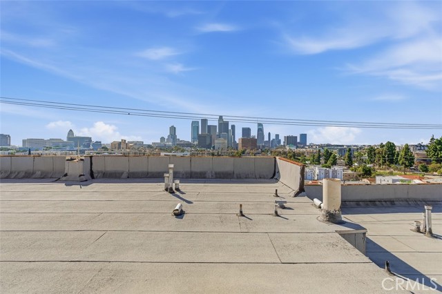 Image 19 of 26 For 939 College  