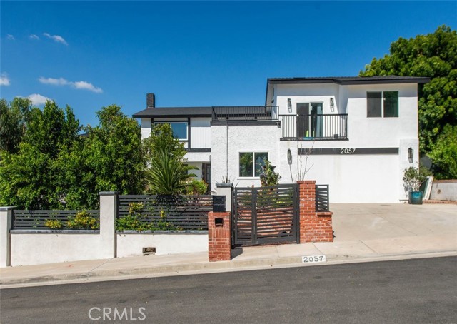 Detail Gallery Image 2 of 49 For 2057 Woodglen St, Simi Valley,  CA 93065 - 4 Beds | 2/1 Baths