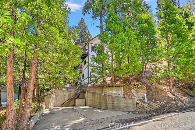145 Cumberland Drive, Lake Arrowhead CA: https://media.crmls.org/medias/51bd54c1-7ac5-4358-a513-3919854ed4f6.jpg