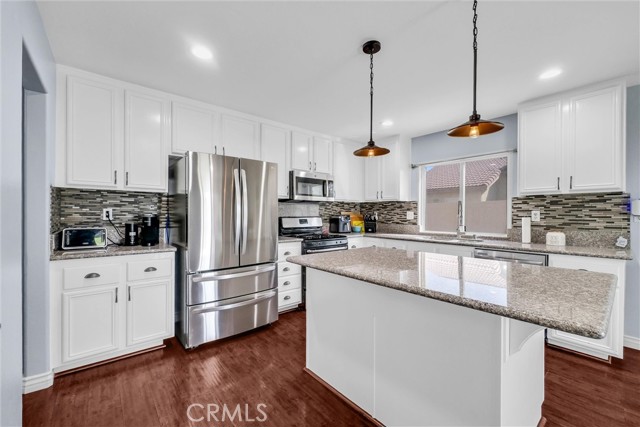 Detail Gallery Image 10 of 31 For 4519 Ferngreen, Hemet,  CA 92545 - 5 Beds | 2/1 Baths