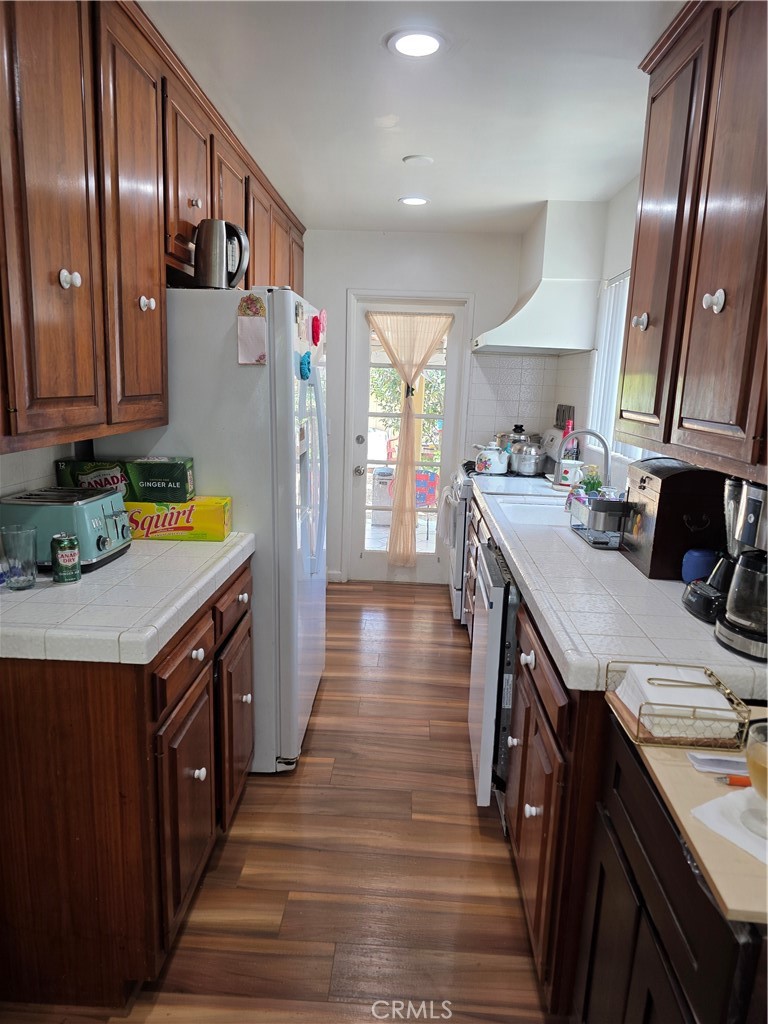 https://media.crmls.org/medias/51bf096c-0bc3-4bfc-a60c-71b309d19120.jpg?preset=X-Large