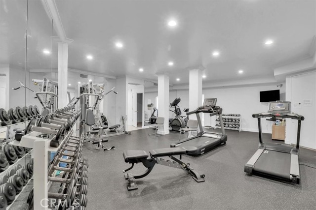 390 S Sepulveda Boulevard, Brentwood CA: https://media.crmls.org/medias/51bf9c6c-1eb9-457b-b1c5-84b72b5fac9c.jpg