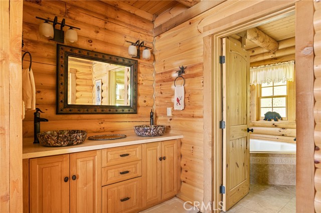 27492 Cedarwood Court, Lake Arrowhead CA: https://media.crmls.org/medias/51bfc735-9acc-4f44-89fc-0d767f421187.jpg
