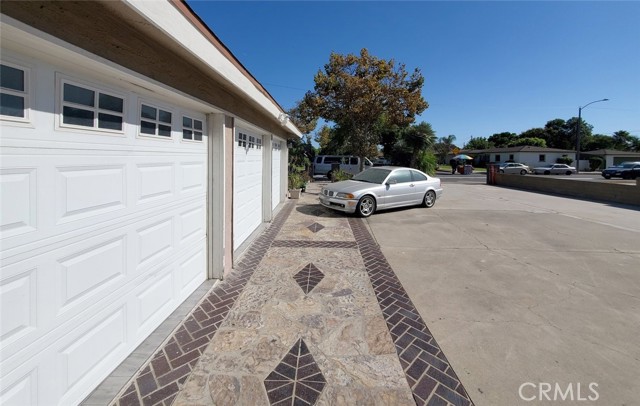 625 W La Verne Street, Anaheim CA: https://media.crmls.org/medias/51bfd520-7629-4118-bdce-164d4a018b6d.jpg