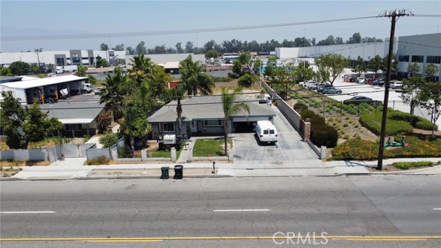 17744 Slover Avenue, Bloomington CA: https://media.crmls.org/medias/51c0653e-b07b-467f-bcbf-97130c8a3e40.jpg