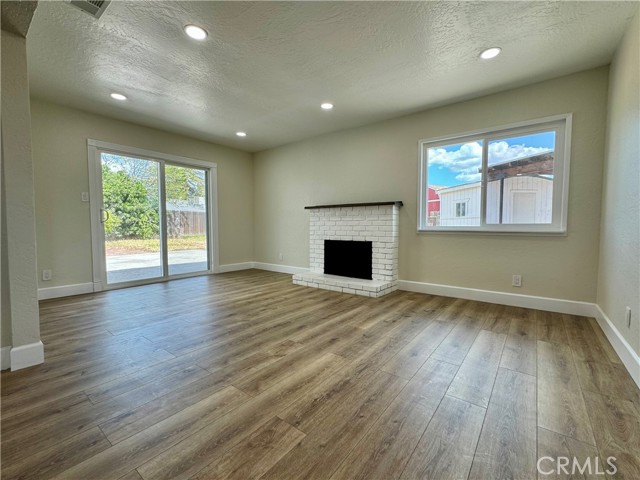 Detail Gallery Image 9 of 22 For 4260 N Haslam Ave, Fresno,  CA 93722 - 5 Beds | 3 Baths