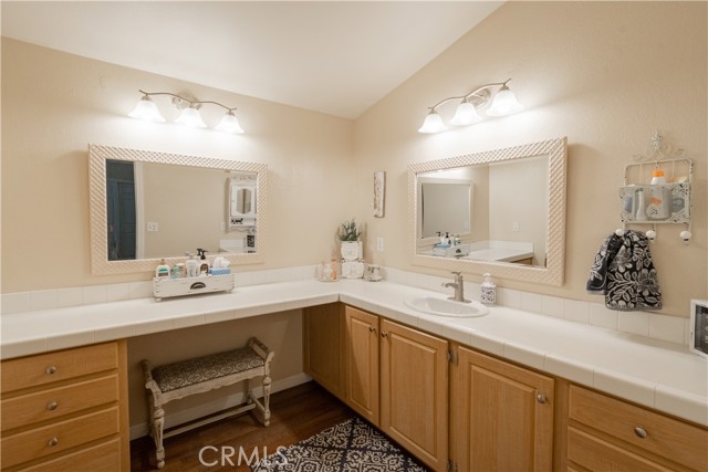 Large vanity counter in Primary Bath