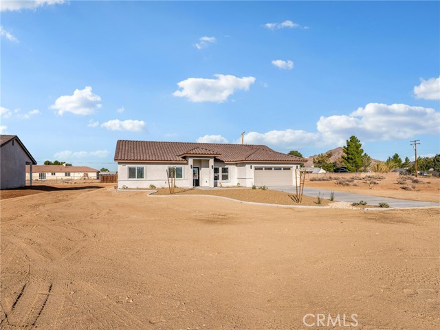 Detail Gallery Image 3 of 33 For 15605 Dale Evans Pkwy, Apple Valley,  CA 92307 - 4 Beds | 2/1 Baths