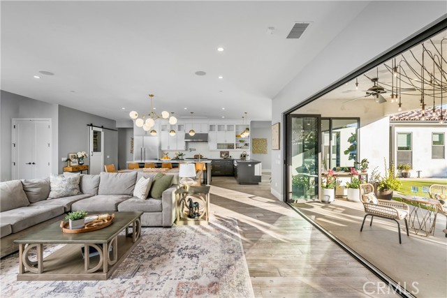 Detail Gallery Image 4 of 64 For 2318 Vista Grande, Vista,  CA 92084 - 5 Beds | 4 Baths