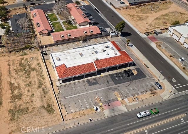 13534 Navajo Road, Apple Valley, California 92308, ,Commercial Lease,For Rent,13534 Navajo Road,CRHD25069136