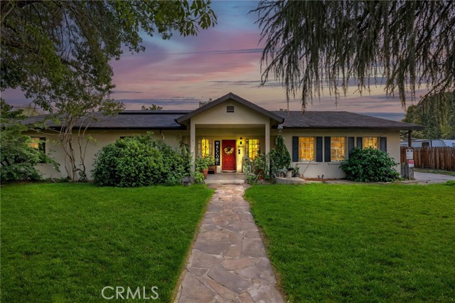 Detail Gallery Image 3 of 49 For 3010 Elmwood Ave, Bakersfield,  CA 93305 - 4 Beds | 2 Baths