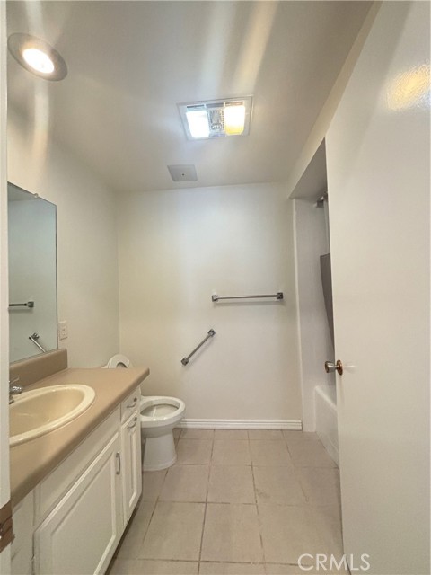 2070 Via Mariposa E, Laguna Woods CA: https://media.crmls.org/medias/51c4cf87-16df-4947-9127-6a792a2ccba2.jpg