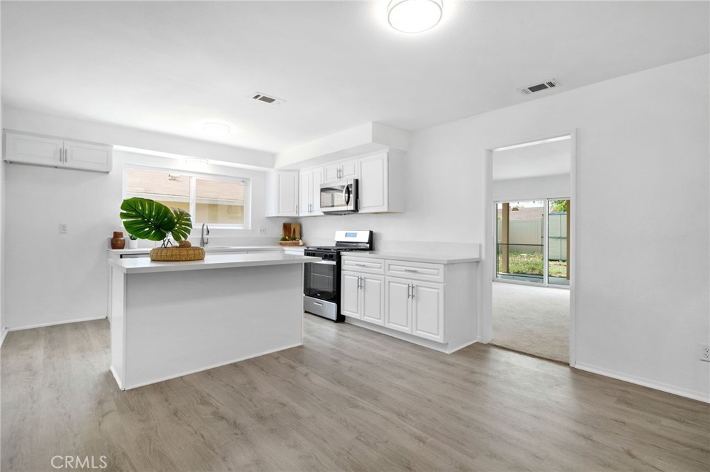 552 S Ashford Avenue, Bloomington, CA 92316