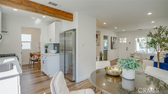 231 W Cedar Avenue, Burbank CA: https://media.crmls.org/medias/51c5a566-7c51-4efd-a8ed-c7b4b16dea51.jpg