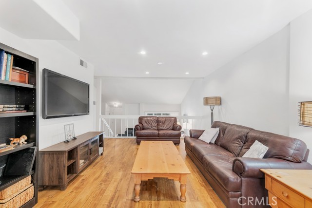 Detail Gallery Image 8 of 36 For 6226 Nita Ave, Woodland Hills,  CA 91367 - 2 Beds | 2/1 Baths