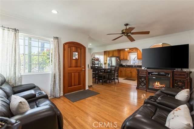 Detail Gallery Image 4 of 27 For 12945 Jefferson Avenue, Hawthorne,  CA 90250 - 3 Beds | 2 Baths