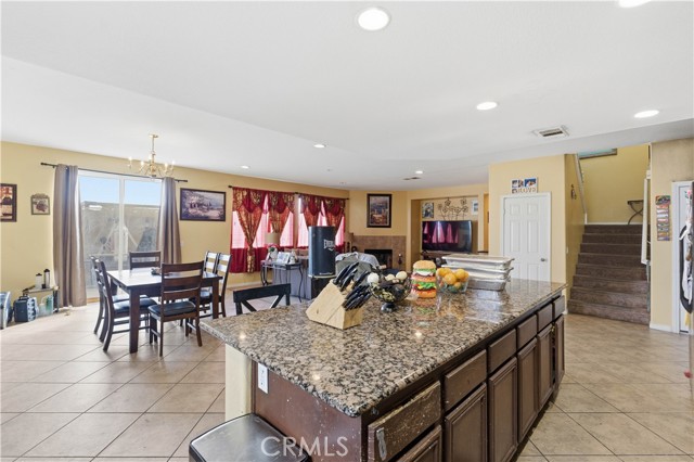 Detail Gallery Image 12 of 43 For 13855 Jackson St, Oak Hills,  CA 92344 - 5 Beds | 3 Baths