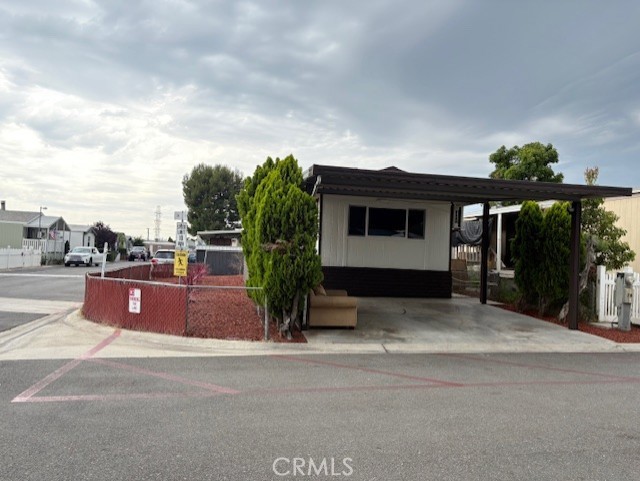 8221 Ilex Street, Fontana CA: https://media.crmls.org/medias/51c947f1-3232-4d68-9dc2-4df8981010f3.jpg