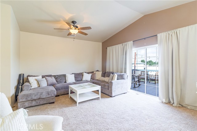 Detail Gallery Image 16 of 44 For 825 W Olive St, Corona,  CA 92882 - 3 Beds | 2 Baths