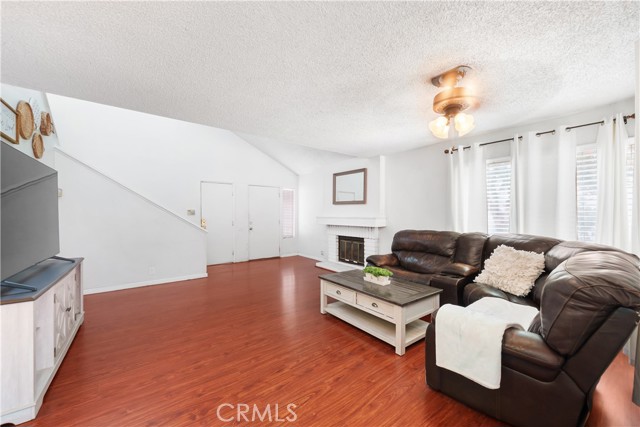 7980 Oleander Avenue, Fontana CA: https://media.crmls.org/medias/51c976c8-ff13-49c4-b193-acdfb3659933.jpg