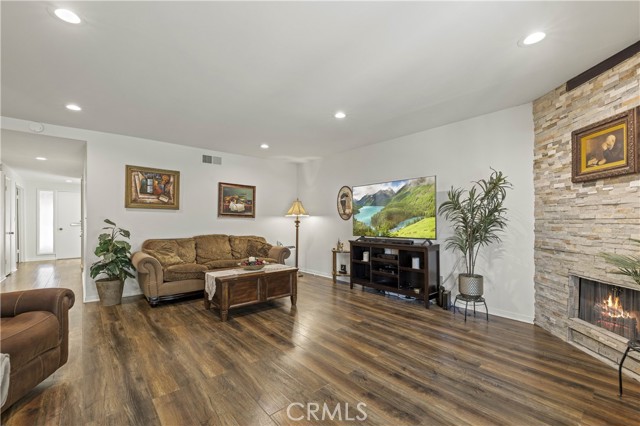 Detail Gallery Image 12 of 57 For 26817 Oak Branch Cir, Newhall,  CA 91321 - 2 Beds | 2 Baths