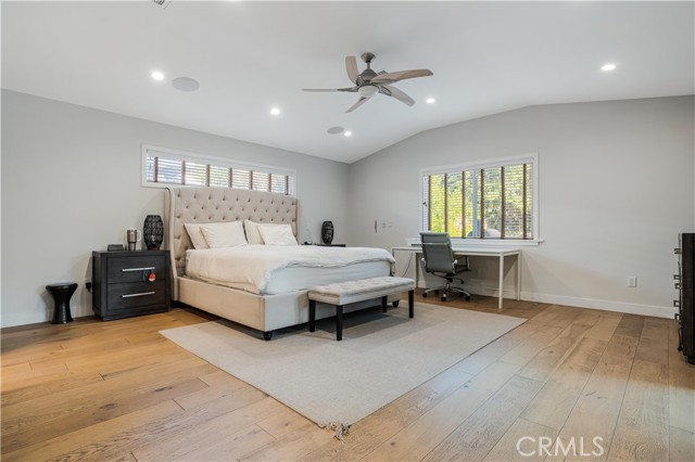 22410 Collins Street, Woodland Hills CA: https://media.crmls.org/medias/51ca7483-8aef-40e5-a7c3-f7cb5dc5f544.jpg