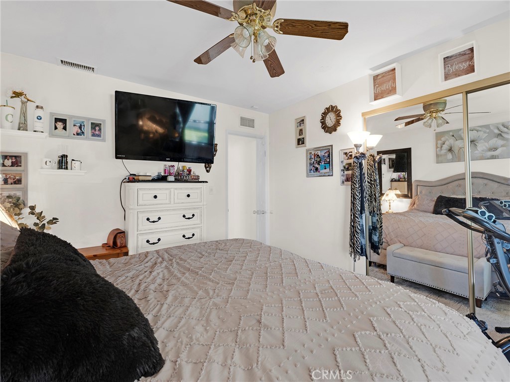 https://media.crmls.org/medias/51cab28a-a097-455a-9b7d-299a50643a0a.jpg?preset=X-Large