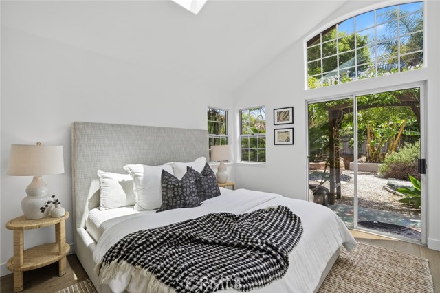 983 Oak Street, Costa Mesa CA: https://media.crmls.org/medias/51cb823d-1304-4824-a322-d2d1cd816edb.jpg