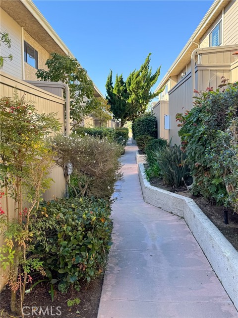 Detail Gallery Image 25 of 35 For 511 Meyer Lane #8,  Redondo Beach,  CA 90278 - 2 Beds | 1/1 Baths