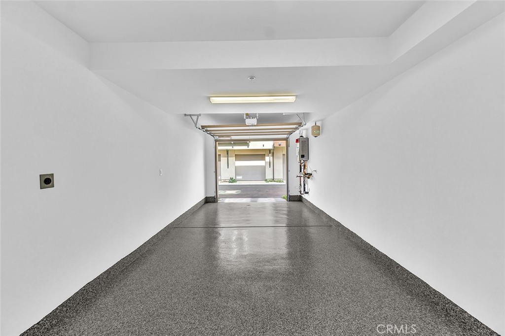 https://media.crmls.org/medias/51ce1827-18bc-44e9-9416-f28f71ee2b9a.jpg?preset=X-Large