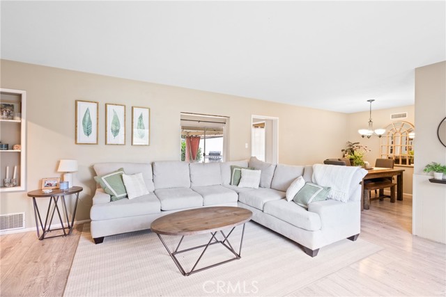 745 N Laurel Avenue, Upland CA: https://media.crmls.org/medias/51ce23d7-aeed-4b8b-a91a-89ff91acc6a6.jpg