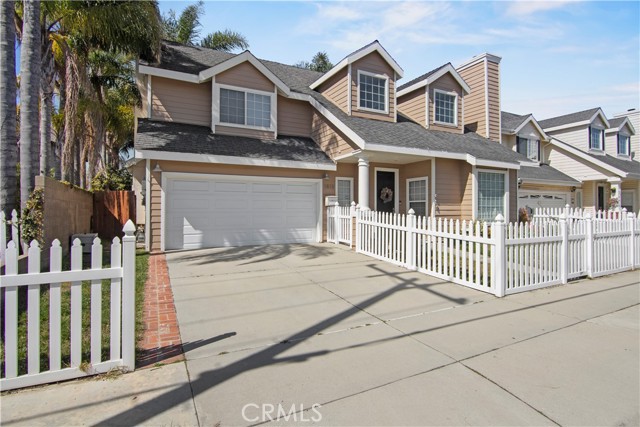 Detail Gallery Image 2 of 37 For 1813 Huntington St, Huntington Beach,  CA 92648 - 4 Beds | 3/1 Baths