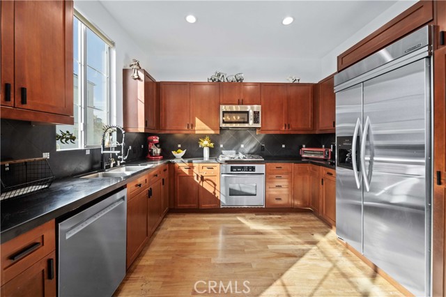 Detail Gallery Image 9 of 43 For 5350 Playa Vista Dr #19,  Playa Vista,  CA 90094 - 3 Beds | 2/1 Baths