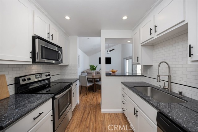 Detail Gallery Image 6 of 23 For 7890 E Spring 24b,  Long Beach,  CA 90815 - 1 Beds | 1 Baths