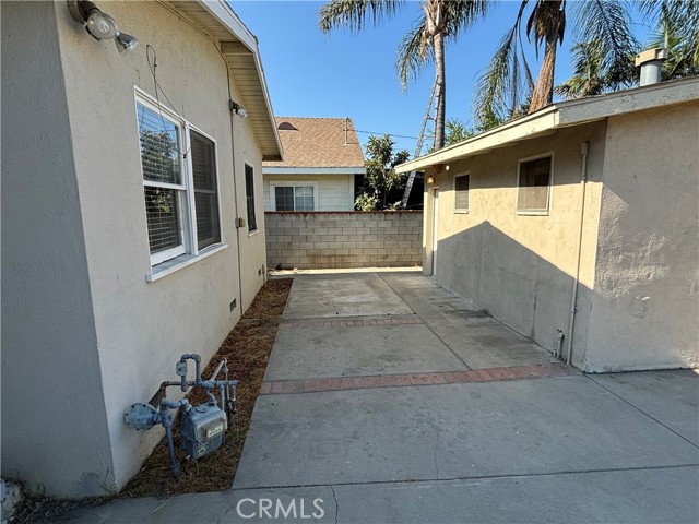 1035 Orange Avenue, Azusa, California 91702, 3 Bedrooms Bedrooms, ,1 BathroomBathrooms,Single Family Residence,For Sale,Orange,OC24155226