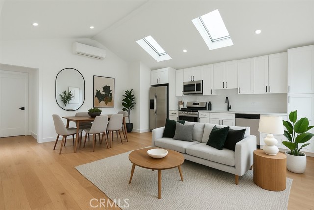 Detail Gallery Image 26 of 38 For 8334 Winsford Ave, Los Angeles,  CA 90045 - 5 Beds | 4 Baths